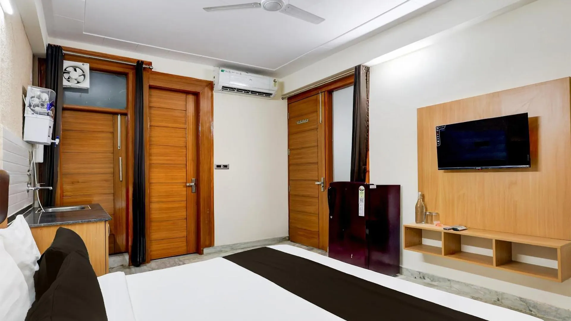 Super Hotel O A One Residency Gurgaon